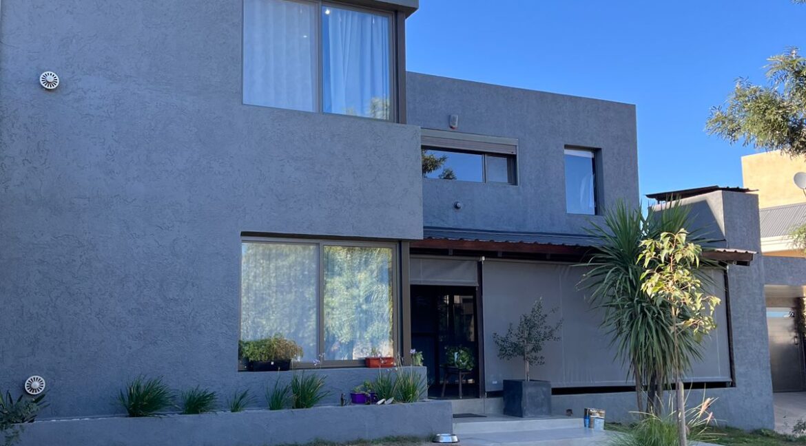 e2662e92-73d1-4efc-9842-a8534fc6a720