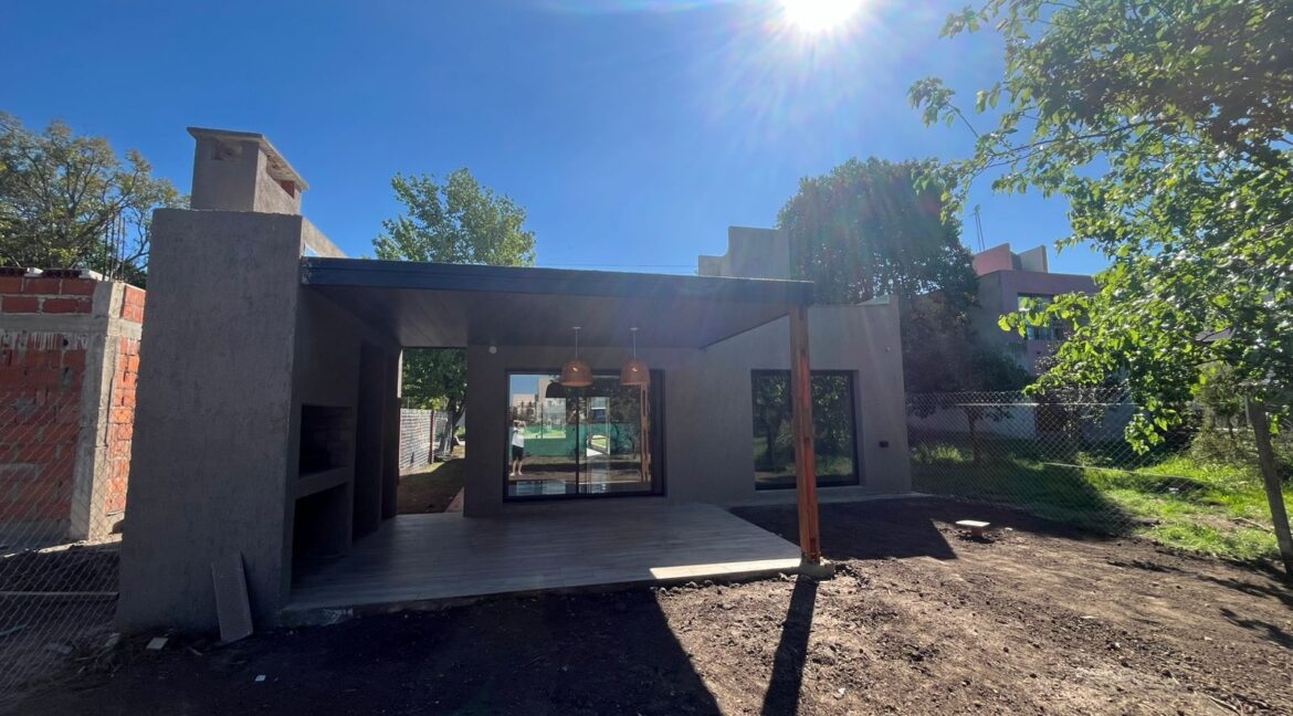 WhatsApp Image 2025-10-07 at 12.52.25 (1)