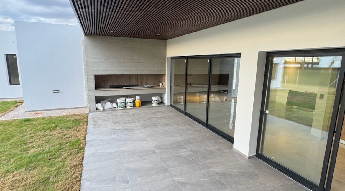 WhatsApp Image 2025-10-14 at 17.57.03 (1)