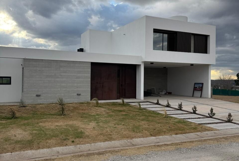 WhatsApp Image 2025-10-14 at 17.57.13 (1)