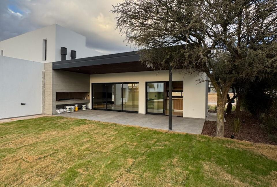 WhatsApp Image 2025-10-14 at 17.57.13