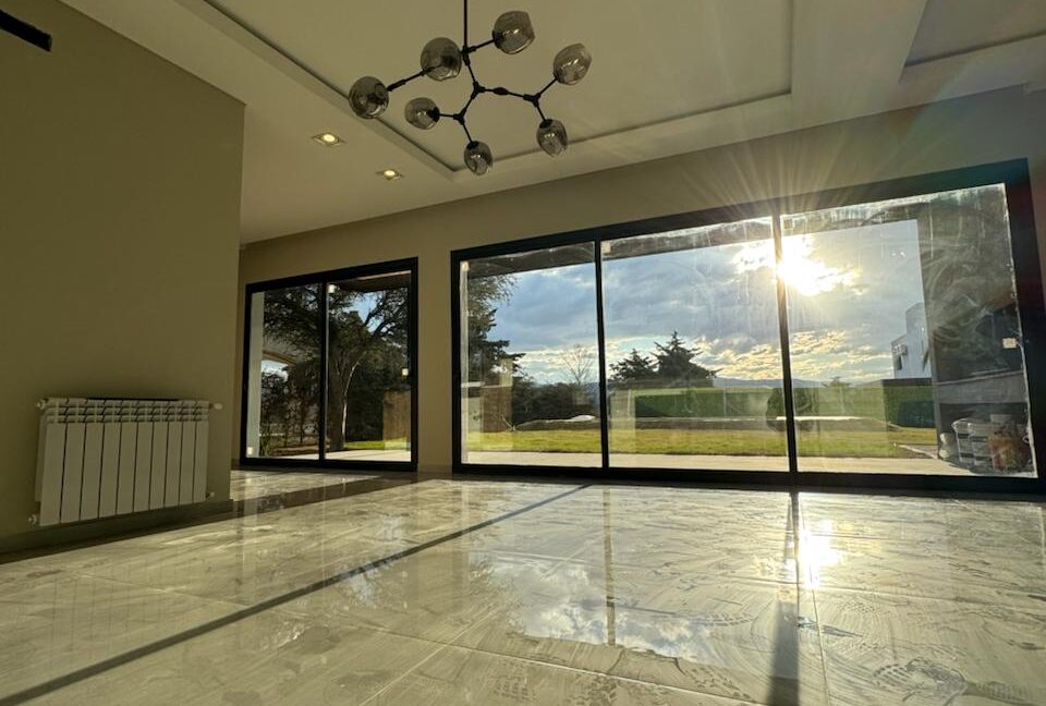 WhatsApp Image 2025-10-14 at 17.57.15 (1)