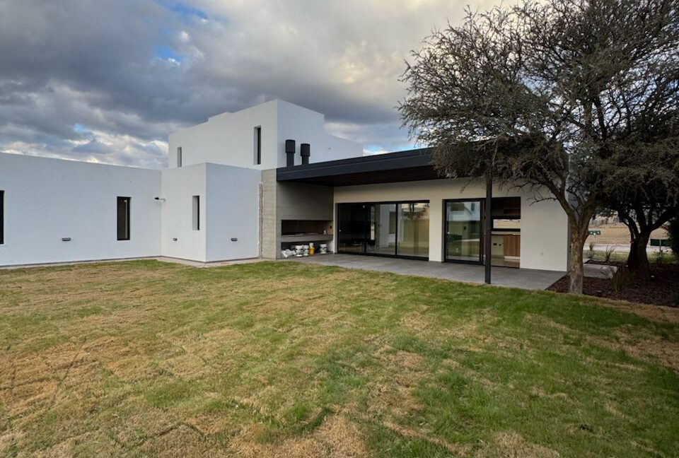 WhatsApp Image 2025-10-14 at 17.57.18