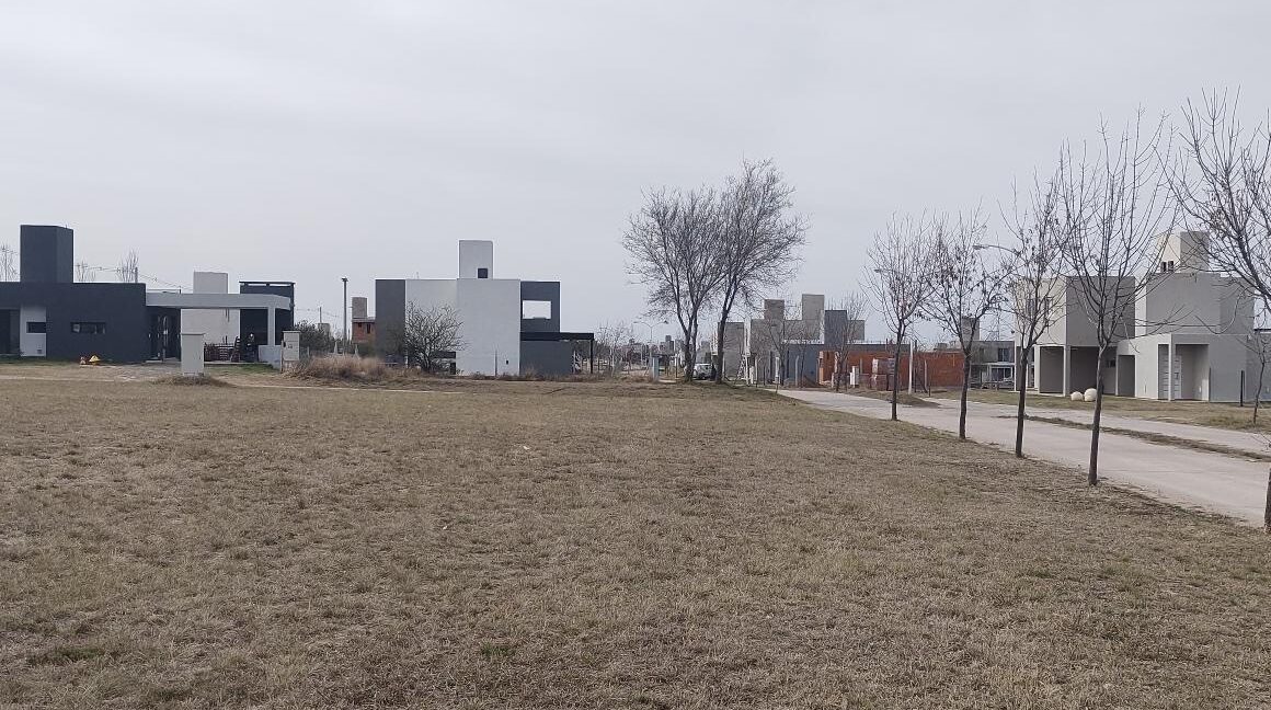 WhatsApp Image 2025-10-16 at 14.23.52 (1)