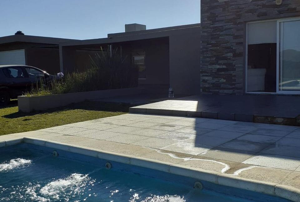 52dcc25f-32e2-4f28-8a19-6f7311678f4b