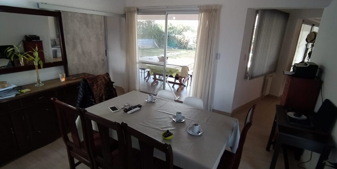 18813799-fb77-4295-922d-963f9fb8366e